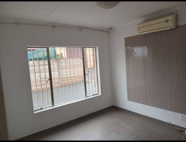 3 BEDROOM PROPERTY TO RENT IN DERSLEY